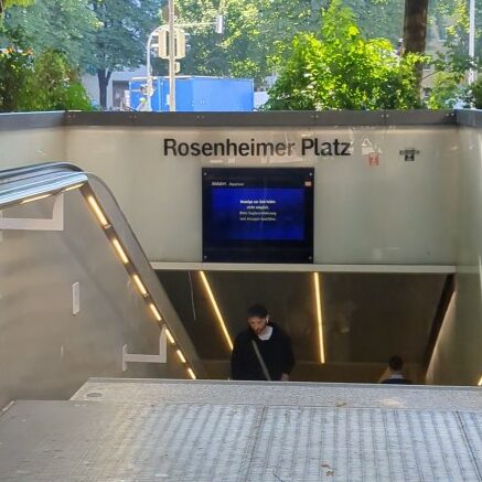 S-Bahn-Aufgang am Rosenheimer Platz