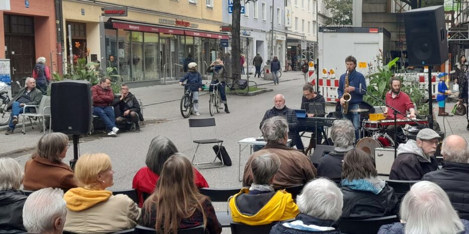 Eindruck von der Veranstaltung "Lesung und Musik" in der Weißenburger Straße