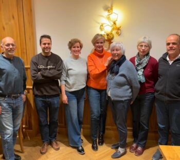 Gruppenbild des neuesn Vorstandes. von links nach rechts Sachindra Suri, Can Dedeoglu, Christina Wildberger, Uschi Lauterbach, Catherine Lodge, Anne Devaux und Jörg Schmidhals.